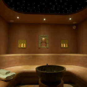 Indoor and outdoor pool, hot tub and hammam